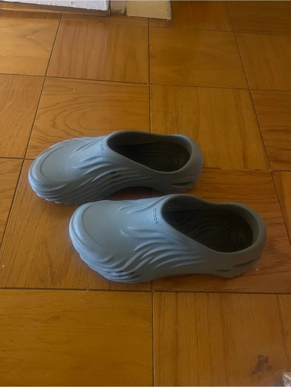 CROCS Echo Wave Clogs in Teal size: Men’s 7.5/Women’s 9